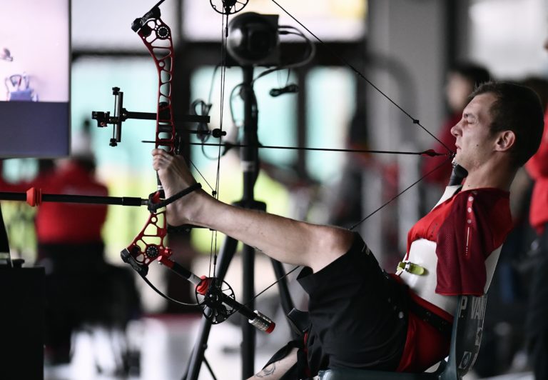 Tir à l'arc assis Trouve Ton Handisport Tir à l'arc assis Trouve Ton Handisport